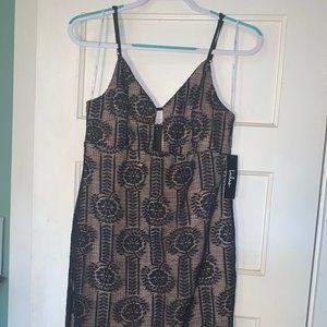 NWT LuLu's peephole lace overlay dress